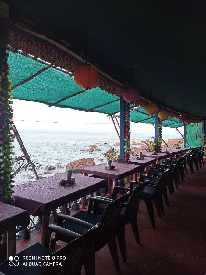 Om Ganesh Naik Guest House 아람볼 외부 사진